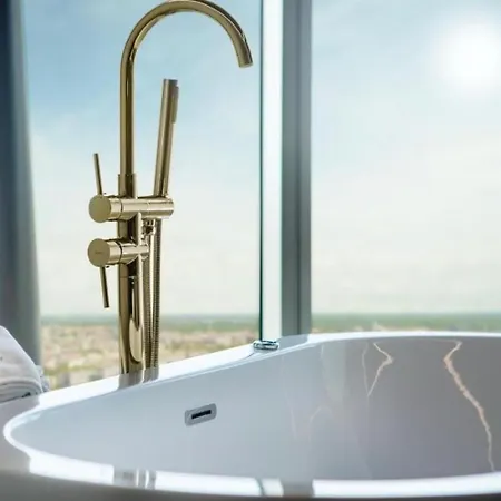 דירה Hanza Tower White 24 Pool & Jacuzzi שצ'צ'ין